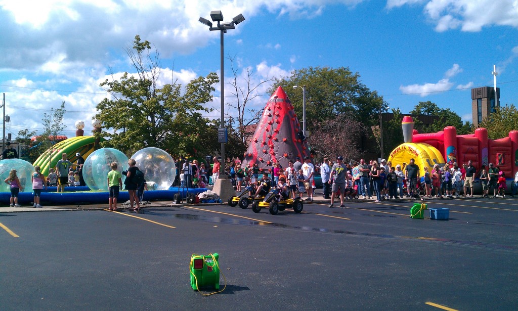 7 Tips To Customizing Your Event Inflatables