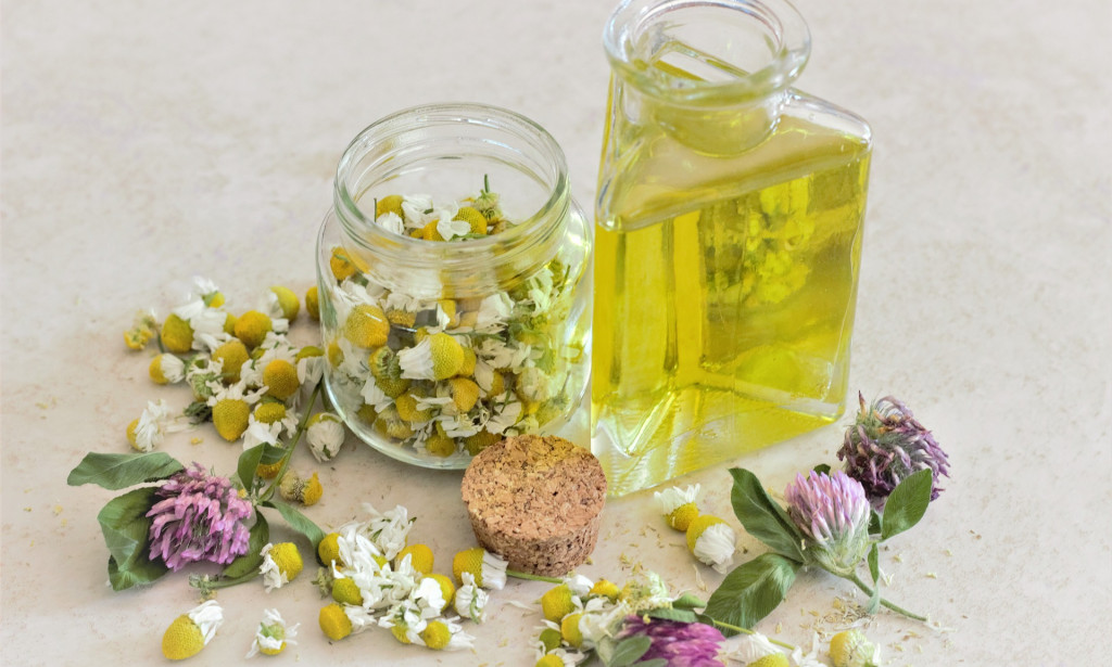 How Chamomile Oil Can Help You Improve Your Health