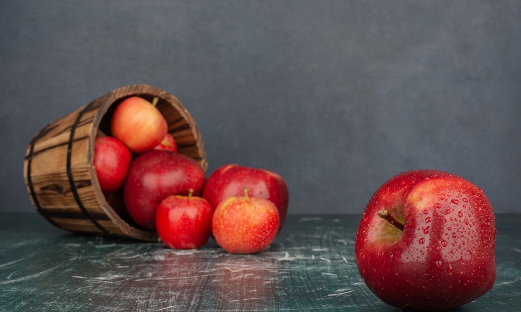 10 HEALTHY BENEFITS OF EATING APPLE FRUIT
