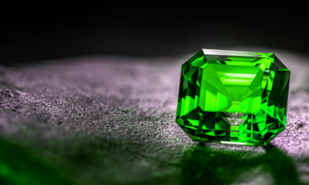 Emerald Gemstone For Intelligence